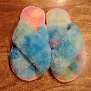 NWOT Tie Dye Fuzzy Slippers